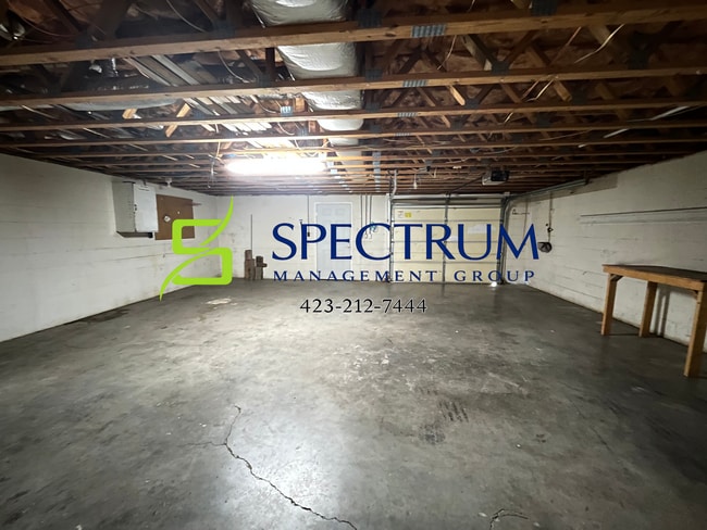 Building Photo - 3 bedroom 2 bath single family home