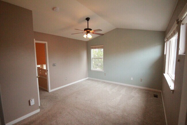 Building Photo - 141 Rowena Pl