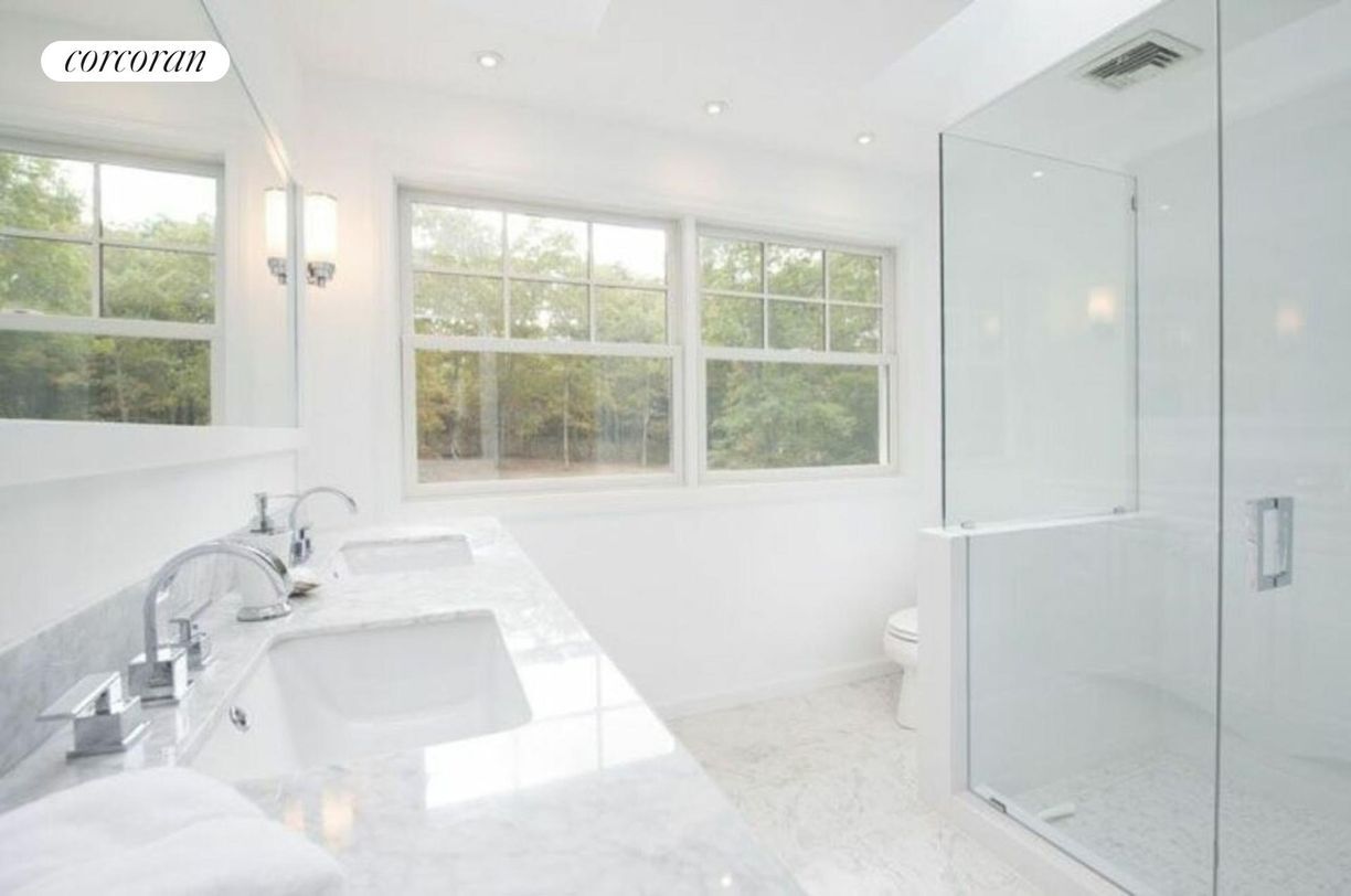 Building Photo - 18 Country Ln