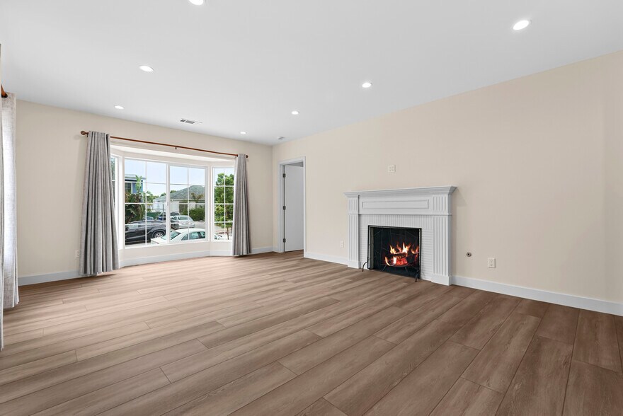 Primary Photo - 1165 Stanford St