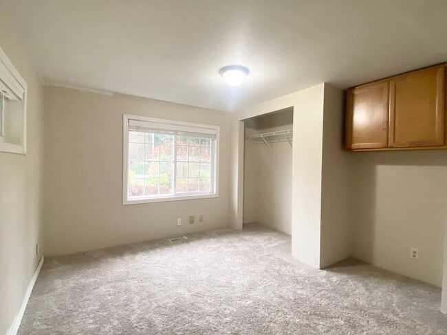 Building Photo - DOWNTOWN Covington home w/ basement