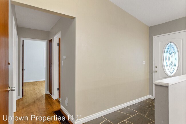 Building Photo - 3 br, 1 bath House - 1520 SE 44th Ave