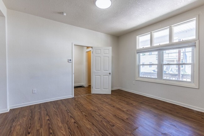Building Photo - AVAILABLE OCTOBER 15th - Quirky 3+ Bedroom...