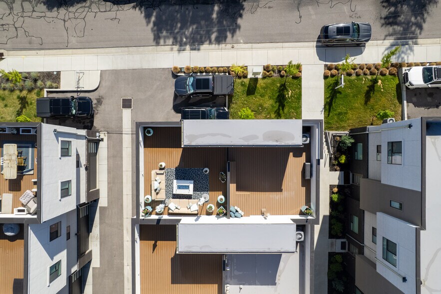 Building Photo - 6988 S Brookhill Dr