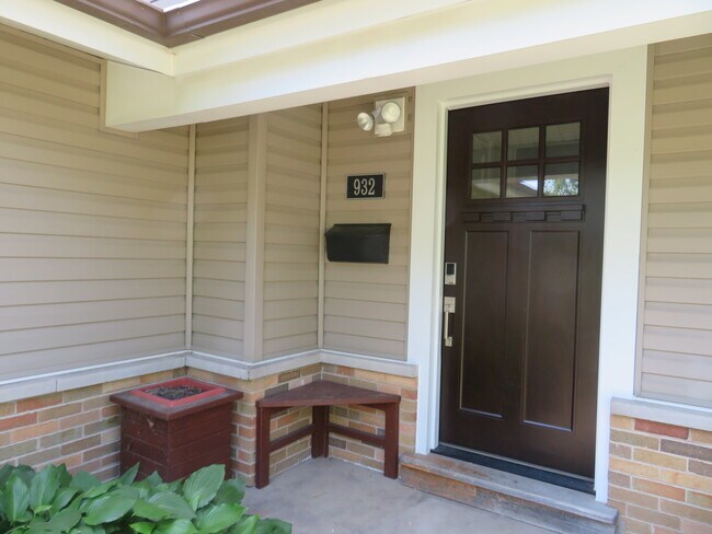 Building Photo - 932 Brantwood Ave