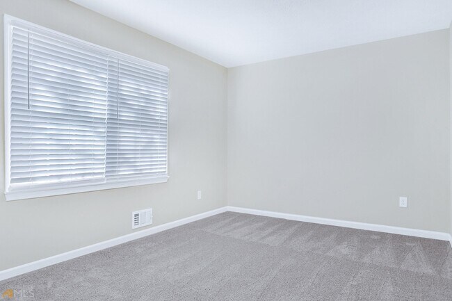 Building Photo - 2991 Brooks Dr