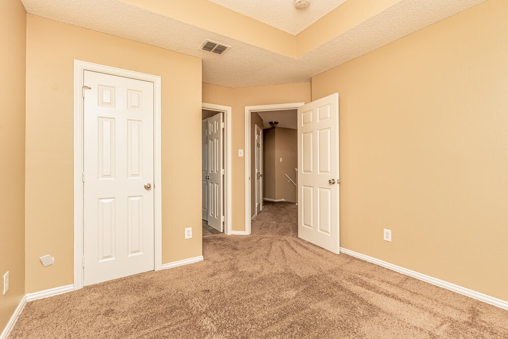 Building Photo - 520 Picketts Dr
