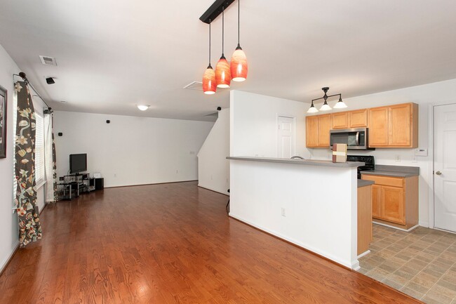 Building Photo - Nice house in SW Durham with fenced yard and scenic view!