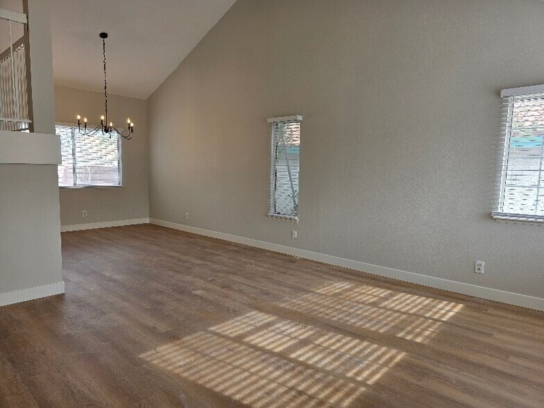 Building Photo - 1834 Escondido Terrace