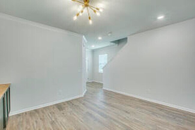 Building Photo - Available March 10th. Beautiful 6 BR/4.5 BA Home in Tanner Plantation!