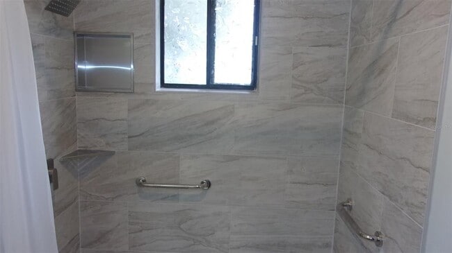 Building Photo - 9941 SW 102nd Ln