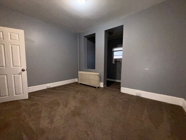 Building Photo - Spacious 3-Bedroom Home with Modern Interior Finishes