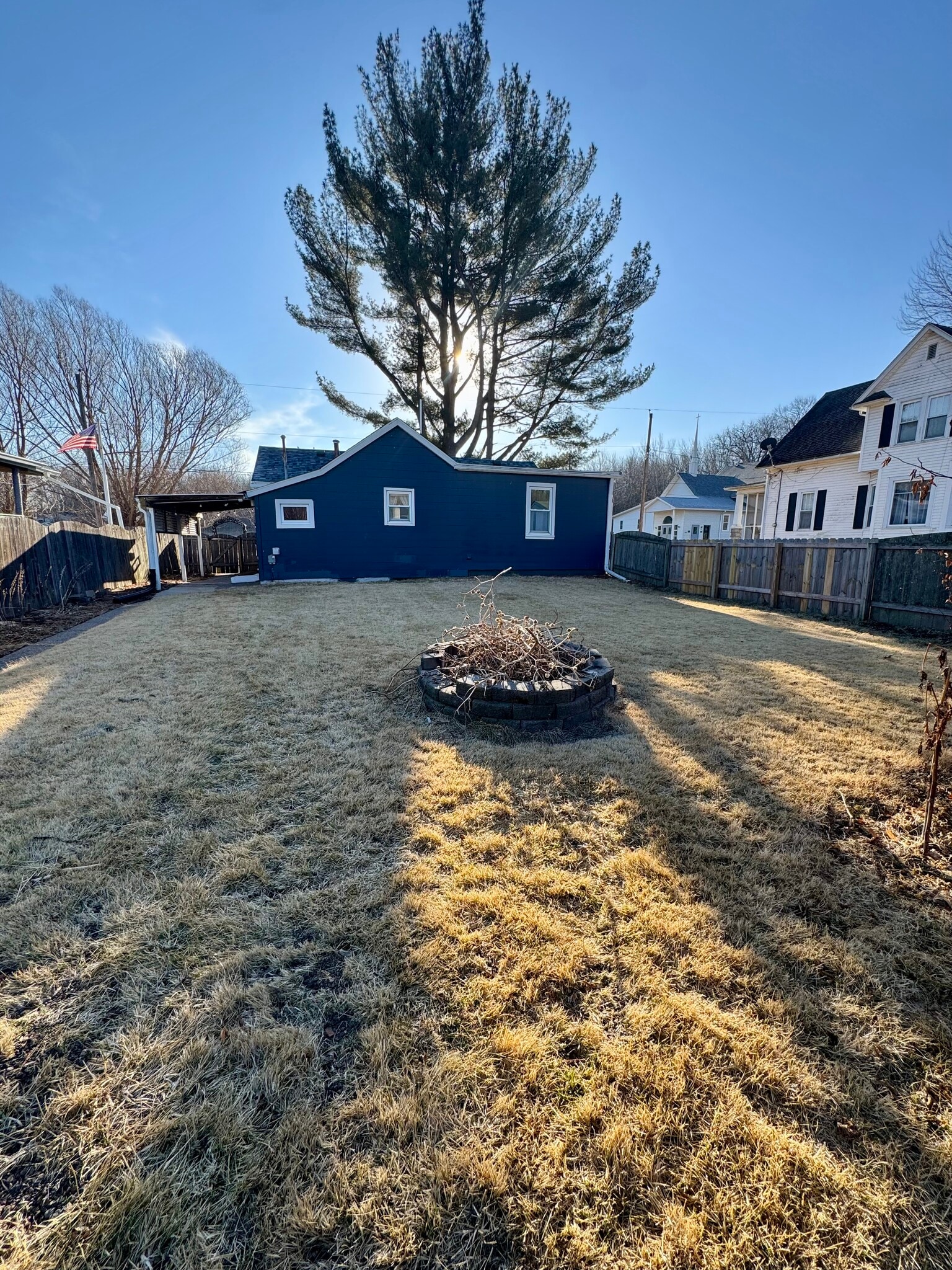 Building Photo - 2422 1st St