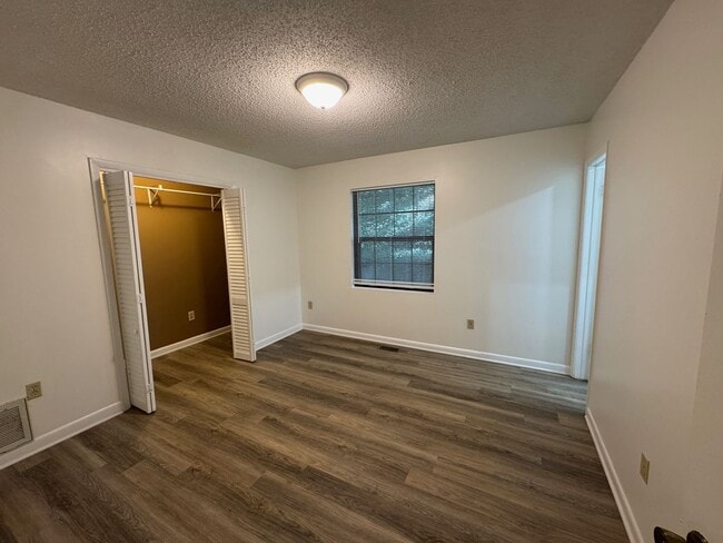Building Photo - Black Mountain - Newly Renovated 3 Bedroom