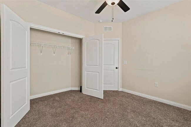 Building Photo - 845 Poplar Log Dr