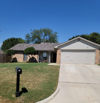 Building Photo - Cozy in the Culdesac 3/2/2 in Burleson