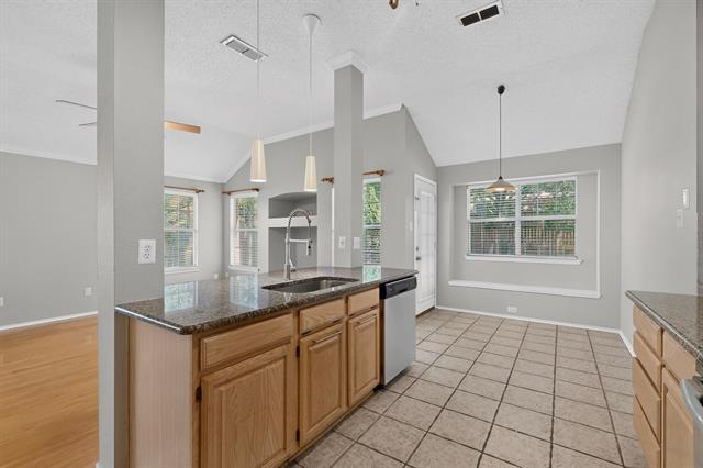 Building Photo - 2312 London Dr