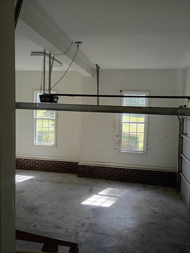 Building Photo - 399 Cook Rd