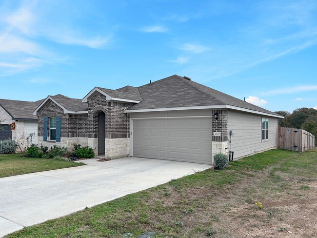 Building Photo - Modern 3-Bed Seguin Home on Greenbelt