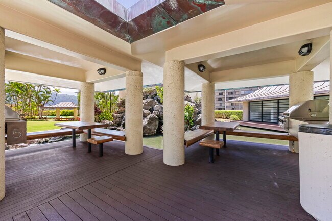 Building Photo - 1212 Nuuanu Ave