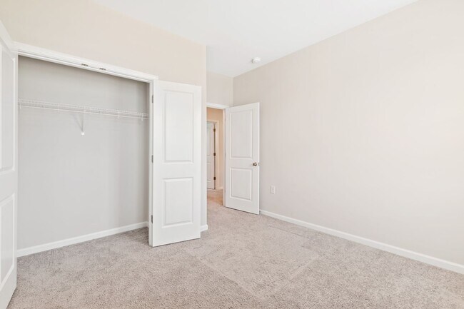 Building Photo - 413 Sunny Flds Dr