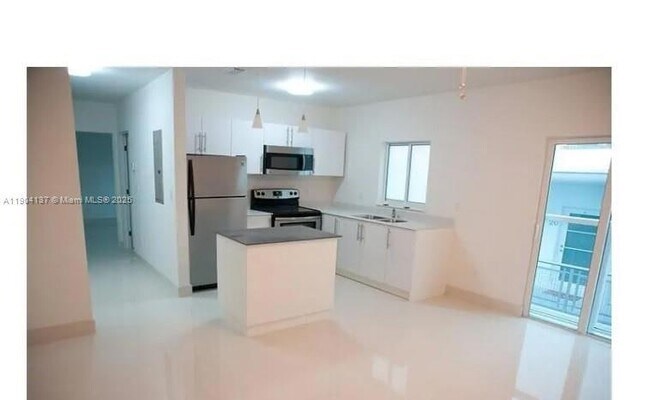 Building Photo - 6891 Bay Dr