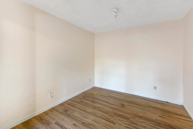 Building Photo - 4516 Greentree Rd