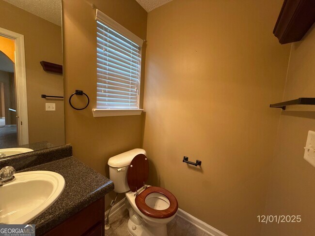 Building Photo - 460 Camella Cir