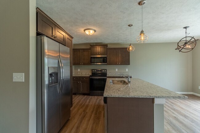 Building Photo - Gorgeous Newer Home in Nice Family Neighborhood