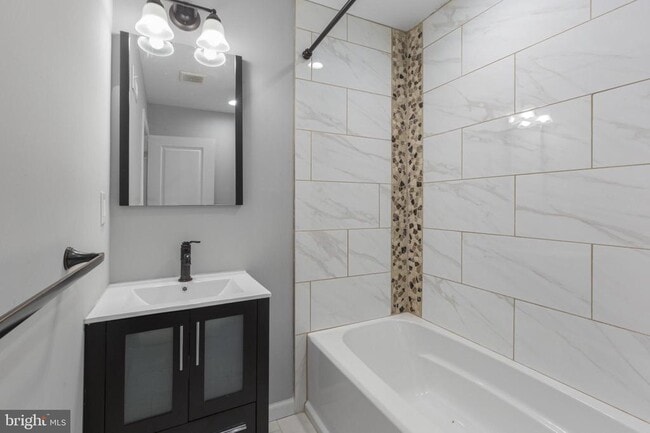 Building Photo - 2208 S 5th St