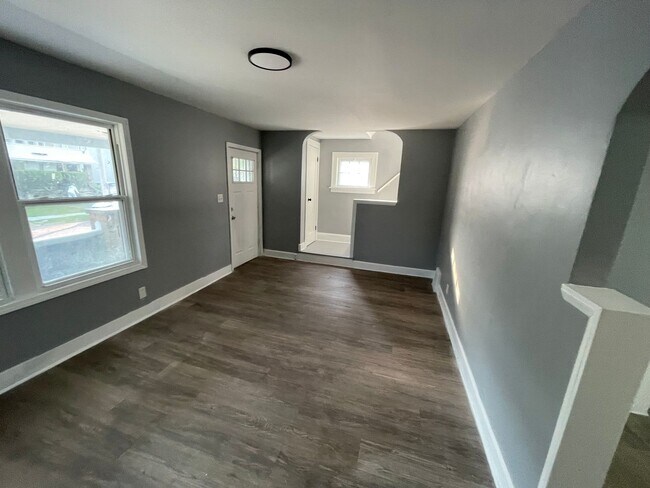 Building Photo - SECTION 8 and EDEN Accepted!!! Newly Renov...