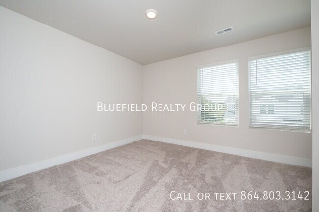 Building Photo - 69 Galley Ln