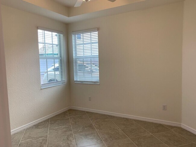 Building Photo - JUST LISTED! -3/2 COACH HOME  - COUNTRY CLUB EAST  - NICE!!