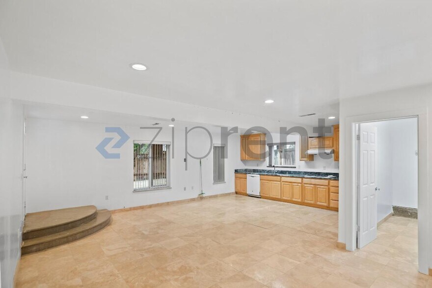 Building Photo - 9627 Alcosta Blvd