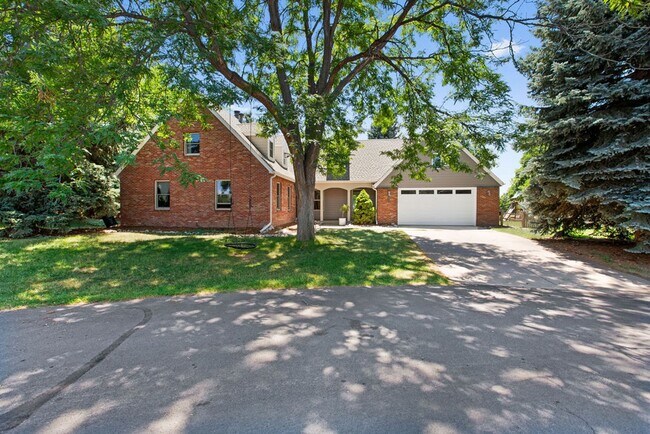 Building Photo - Beautiful 5-Bedroom + Office, 4-Bath Home in Northwest Fort Collins!
