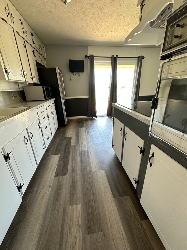 Building Photo - 4034 Hooper Dr