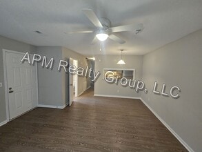 Building Photo - Updated townhouse