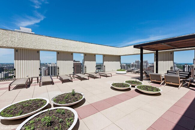 Building Photo - 100 E Bellevue Pl