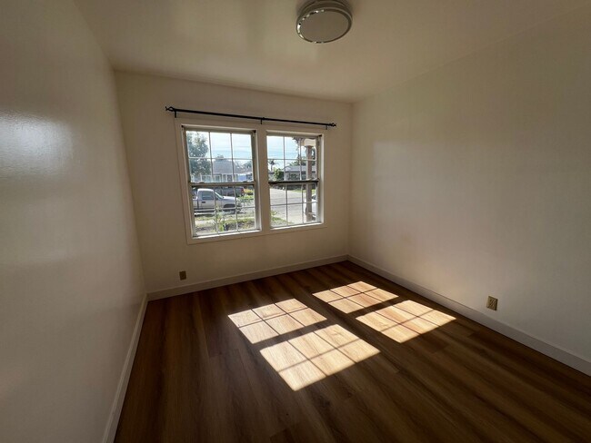 Building Photo - 3 Bedroom 1 Bath House for Rent in Fullerton with a 2 Car Garage