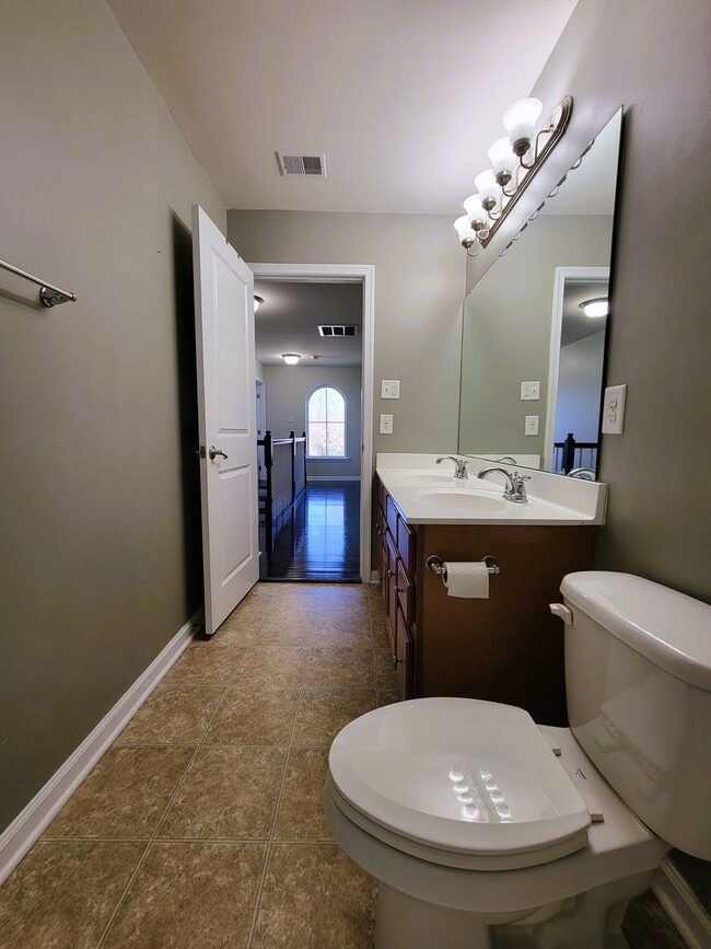 Building Photo - Large 2 story transitional in highly sough...