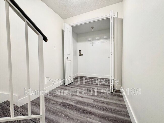 Building Photo - 3183 S 945 E