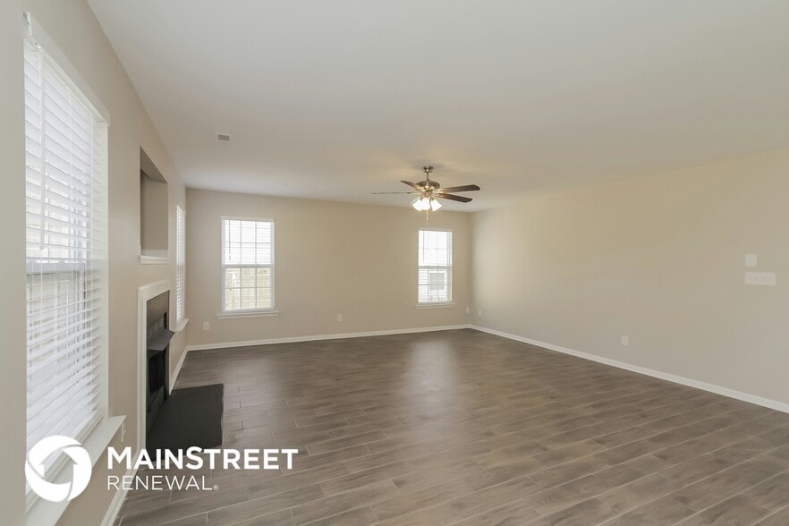 Building Photo - 1911 Elizabeth Oaks Ave