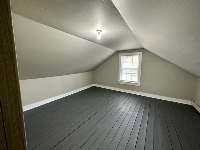 Building Photo - Country Living and Located Near Beautiful ...