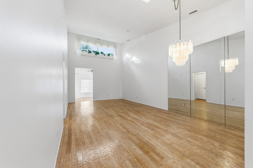 Building Photo - 763 Spring Lake Dr