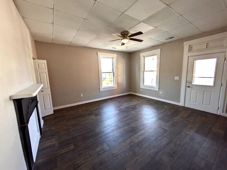 Building Photo - 231 E Market St