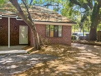 Building Photo - END UNIT TOWNHOME