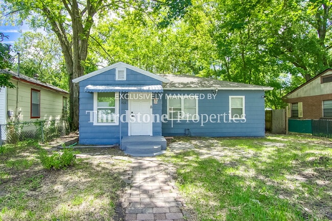 Primary Photo - 931 Huron St