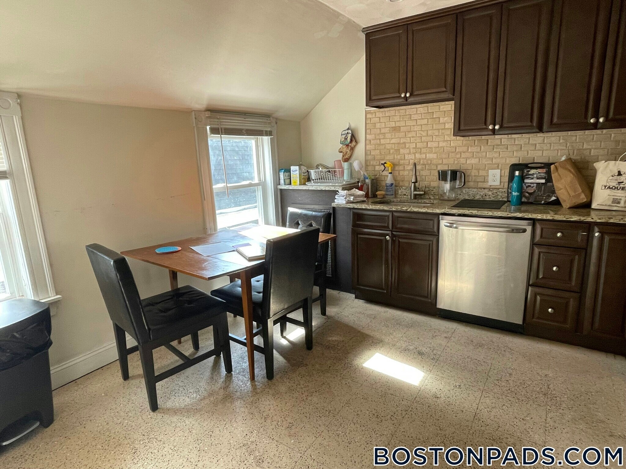 Building Photo - 354 Main St