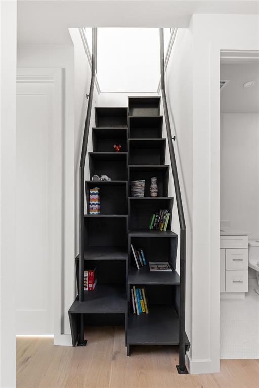 Building Photo - 613 Clifford Dr