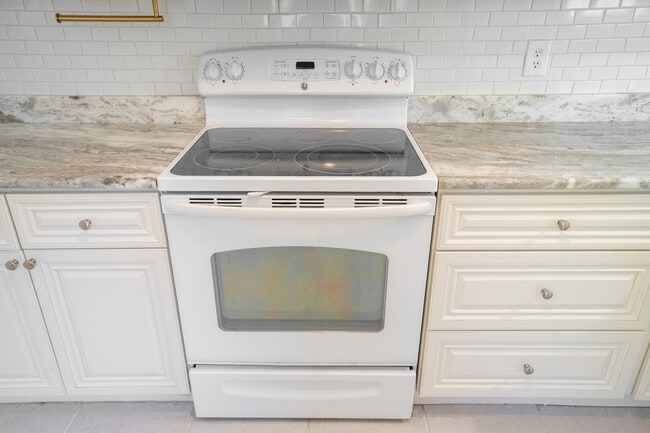 Building Photo - 2173 W Vina Del Mar Blvd